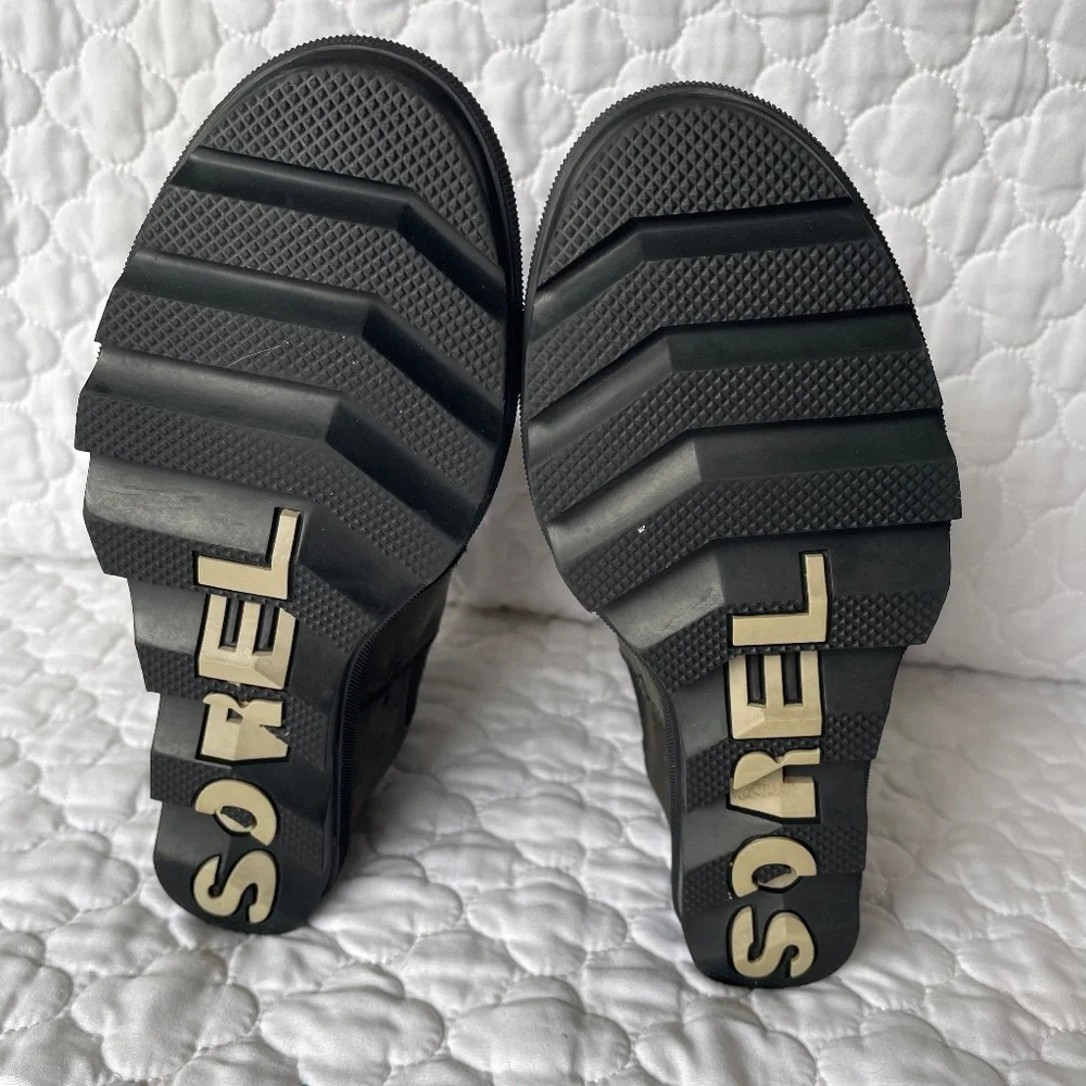 SOREL‎ Joan of Arctic Wedge II Chelsea Boots Size 8.5